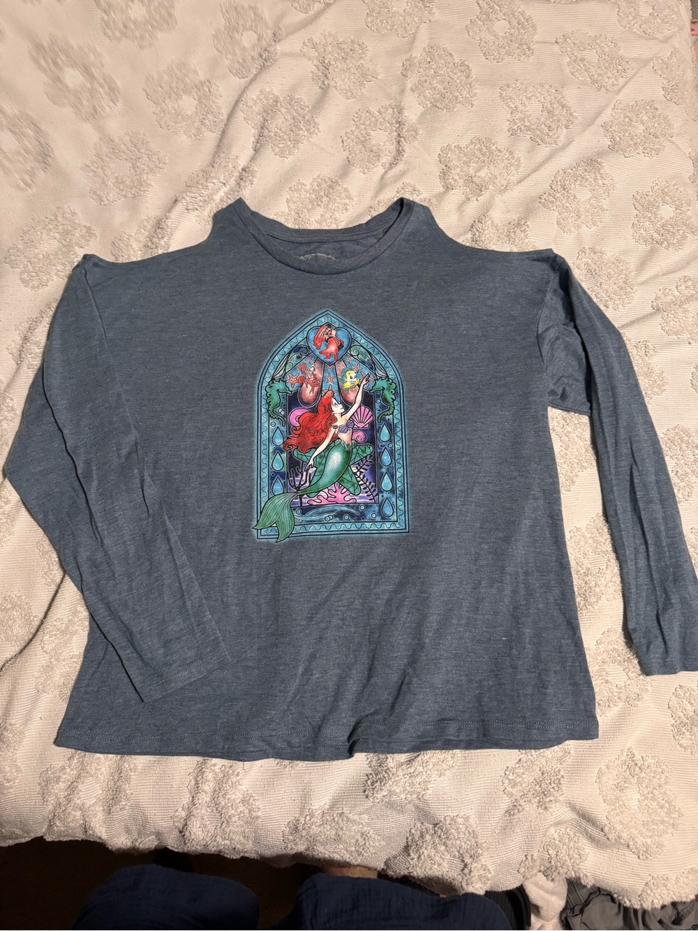 XL woman’s Long-Sleeve cold should Ariel Graphic Top